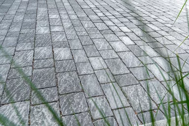 FRIEDA Wildpflaster anthrazit strukturiert Kanten gebr. L 9.4-19.4 cm B 9.4-11.9 cm H 7 cm