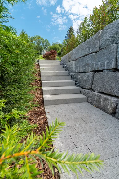 PARCO Blockstufe grau gestrahlt stirnseitig gefast L 80 cm B 36 cm H 15 cm