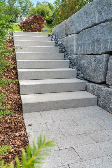 PARCO Blockstufe grau gestrahlt stirnseitig gefast L 80 cm B 36 cm H 15 cm