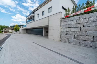 RAINA Sickerstein fino mit Nocken grau haufwerksporig fein gefast L 20-40 cm B 15 cm H 8 cm