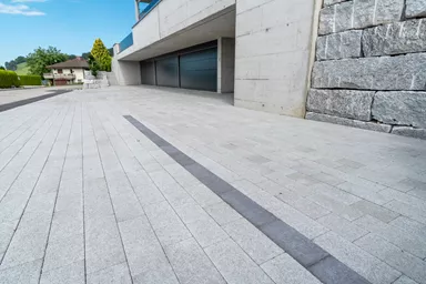 RAINA Sickerstein fino mit Nocken grau haufwerksporig fein gefast L 20-40 cm B 15 cm H 8 cm