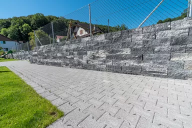 VERZASCA Felsmauer allseitig gespalten grau marmoriert L 48 cm B 16 cm H 22.5 cm