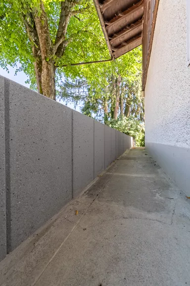 EXACTA Winkelplatte Typ 2 grau gestrahlt gefast bewehrt L 99 cm B 70 cm H 130 cm W 12 cm