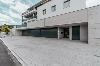 RAINA Sickerstein fino mit Nocken grau haufwerksporig fein gefast L 20-40 cm B 15 cm H 8 cm