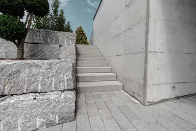 PARCO Blockstufe grau gestrahlt stirnseitig gefast L 50 cm B 36 cm H 15 cm