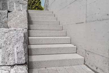 PARCO Blockstufe grau gestrahlt stirnseitig gefast L 50 cm B 36 cm H 15 cm