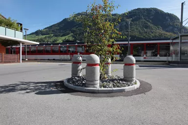 BRÜNIG Wehrstein grau gestrahlt Typ 1 mit reflektierendem Band D 30 cm H 70 cm