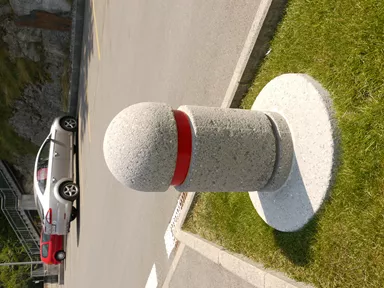 BRÜNIG Wehrstein grau gestrahlt Typ 1 mit reflektierendem Band D 30 cm H 70 cm