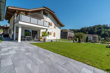 NATURE MOMENTS Gartenplatte dunkelgrau mit Schieferstruktur vollkantig L 60 cm B 60 cm H 5.5 cm