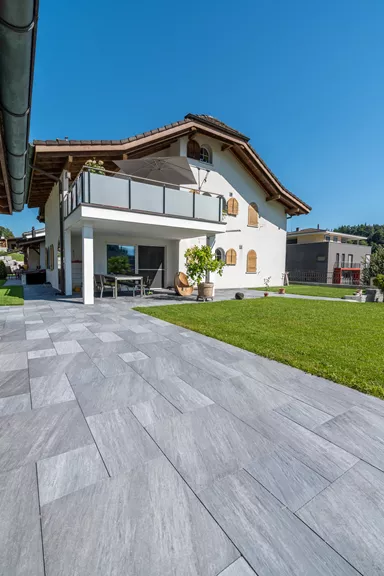 NATURE MOMENTS Gartenplatte dunkelgrau mit Schieferstruktur vollkantig L 60 cm B 60 cm H 5.5 cm