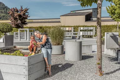 Hochbeet mit Holzstruktur Typ 1 naturgrau strukturiert leicht gefast bewehrt L 120 cm B 120 cm H 75 cm W 6 cm