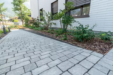 FRIEDA Wildpflaster perlgrau strukturiert Kanten gebr. L 9.4-19.4 cm B 9.4-11.9 cm H 7 cm