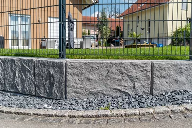 FELSMAUER Böschungselement Mittelstein grau-schwarz strukturiert L 98 cm B 50 cm H 50 cm
