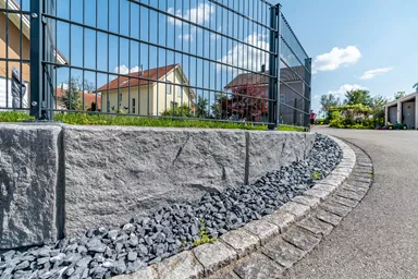 FELSMAUER Böschungselement Mittelstein grau-schwarz strukturiert L 98 cm B 50 cm H 50 cm