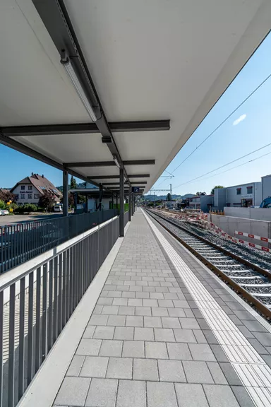 CARENA Pflasterstein mit Nockenverbund grau gewaschen gefast L 25 cm B 25 cm H 6 cm