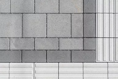 CARENA Pflasterstein mit Nockenverbund grau gewaschen gefast L 25 cm B 25 cm H 6 cm