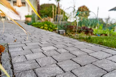 FRIEDA Wildpflaster perlgrau strukturiert Kanten gebr. L 9.4-19.4 cm B 9.4-11.9 cm H 7 cm