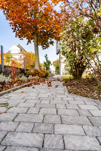 FRIEDA Wildpflaster perlgrau strukturiert Kanten gebr. L 9.4-19.4 cm B 9.4-11.9 cm H 7 cm