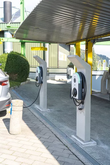 Betonelement für Ladestation einfach grau glatt vollkantig bewehrt L 34 cm B 34 cm H 166 cm