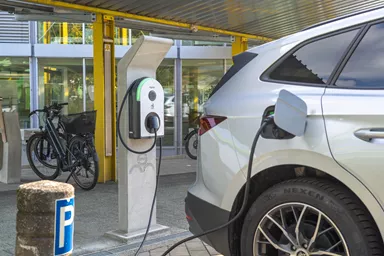 Betonelement für Ladestation einfach grau glatt vollkantig bewehrt L 34 cm B 34 cm H 166 cm