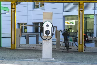 Betonelement für Ladestation einfach grau glatt vollkantig bewehrt L 34 cm B 34 cm H 166 cm