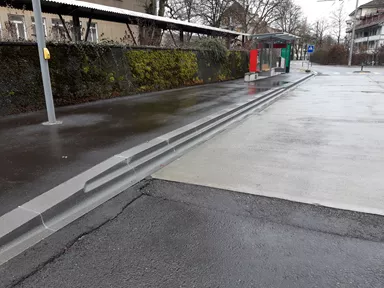 CREACCESS Bordstein für Bushaltestellen gerade grau gestrahlt L 100 cm B 43 cm H 37 cm