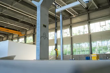 Betonelement für Ladestation einfach grau glatt vollkantig bewehrt L 34 cm B 34 cm H 166 cm