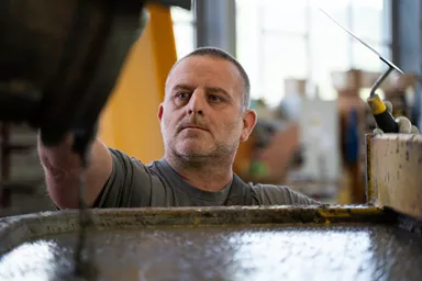 Betonelement für Ladestation einfach grau glatt vollkantig bewehrt L 34 cm B 34 cm H 166 cm