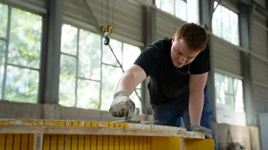 Betonelement für Ladestation einfach grau glatt vollkantig bewehrt L 34 cm B 34 cm H 166 cm