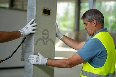 Betonelement für Ladestation einfach grau glatt vollkantig bewehrt L 34 cm B 34 cm H 166 cm