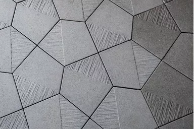 5-Eck Pflasterplatte Typ A + B grau glimmer glatt und strukturiert L 38.1 cm B 30.2 cm H 6 cm