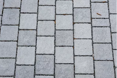 FRIEDA DRAIN Ökostein perlgrau strukturiert Kanten gebrochen L 13.8-16.8 cm B 15.1 cm H 7 cm