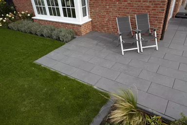 ALENA PLUS Gartenplatte graphitschwarz gestrahlt gefast versiegelt L 80 cm B 40 cm H 4 cm