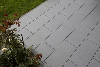 ALENA PLUS Gartenplatte graphitschwarz gestrahlt gefast versiegelt L 80 cm B 40 cm H 4 cm