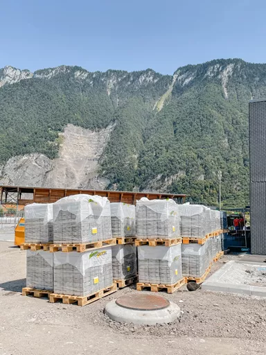 CARENA SPLITT Ökostein mit Nocken grau glatt gefast L 25 cm B 25 cm H 8 cm