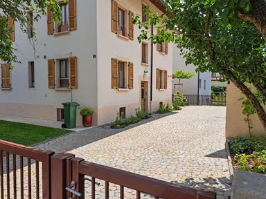 ARENA VISTA Pflasterstein jurakalk strukturiert Kanten gebr. L 6.5 - 21.9 cm B 8.6 - 12.2 cm H 7 cm