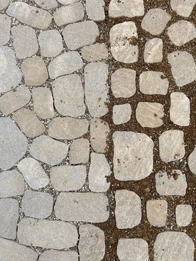 ARENA VISTA Pflasterstein jurakalk strukturiert Kanten gebr. L 6.5 - 21.9 cm B 8.6 - 12.2 cm H 7 cm