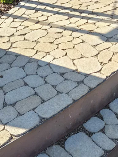 ARENA VISTA Pflasterstein jurakalk strukturiert Kanten gebr. L 6.5 - 21.9 cm B 8.6 - 12.2 cm H 7 cm