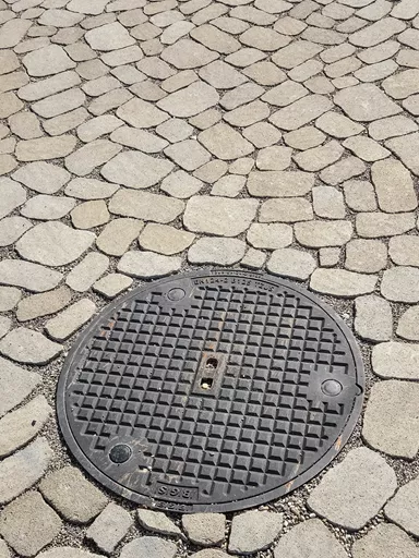 ARENA VISTA Pflasterstein jurakalk strukturiert Kanten gebr. L 6.5 - 21.9 cm B 8.6 - 12.2 cm H 7 cm