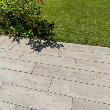 ANTIKA Gehwegplatten mit Travertinstruktur