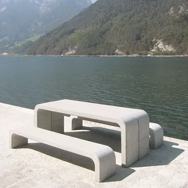 BRAENDI Tische und Bänke