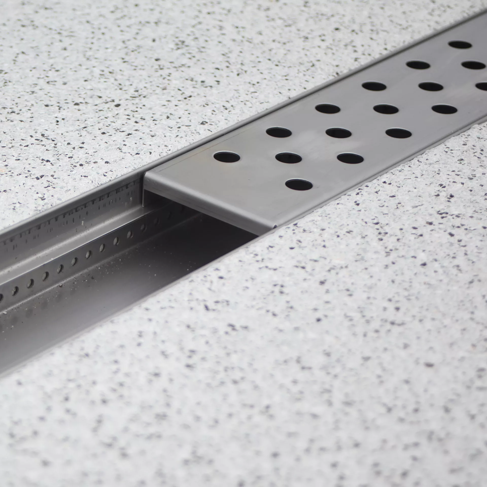 TERRAZZA Lochrost d 12 mm DN 125 begehbar CrNi-Stahl 1.5 mm L 2000 mm B 122 mm H 20 mm