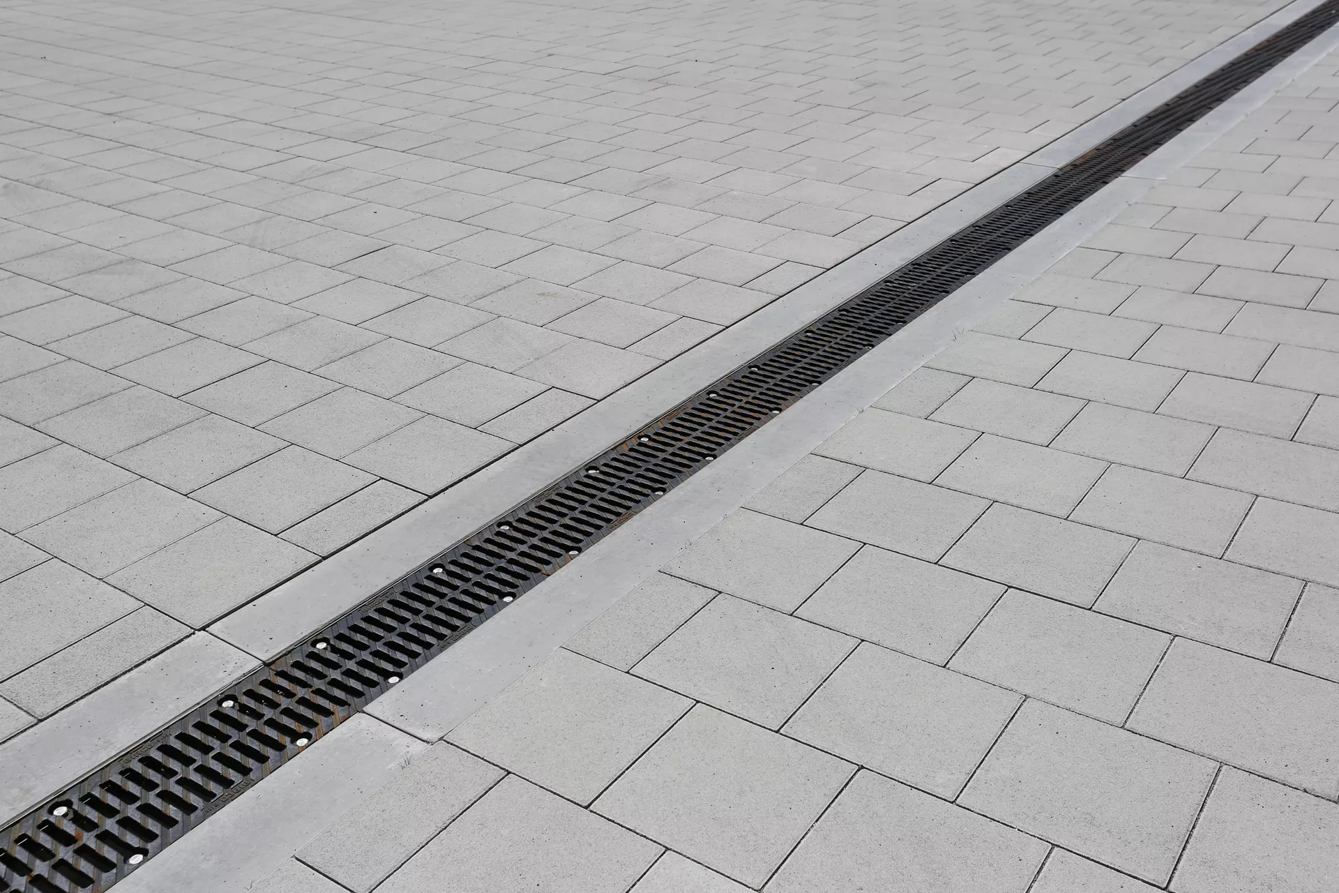 VS 5 Schwerlaststein mit Verschiebesicherung grau glatt gefast englisch palettiert L 30 cm B 30 cm H 10.8 cm