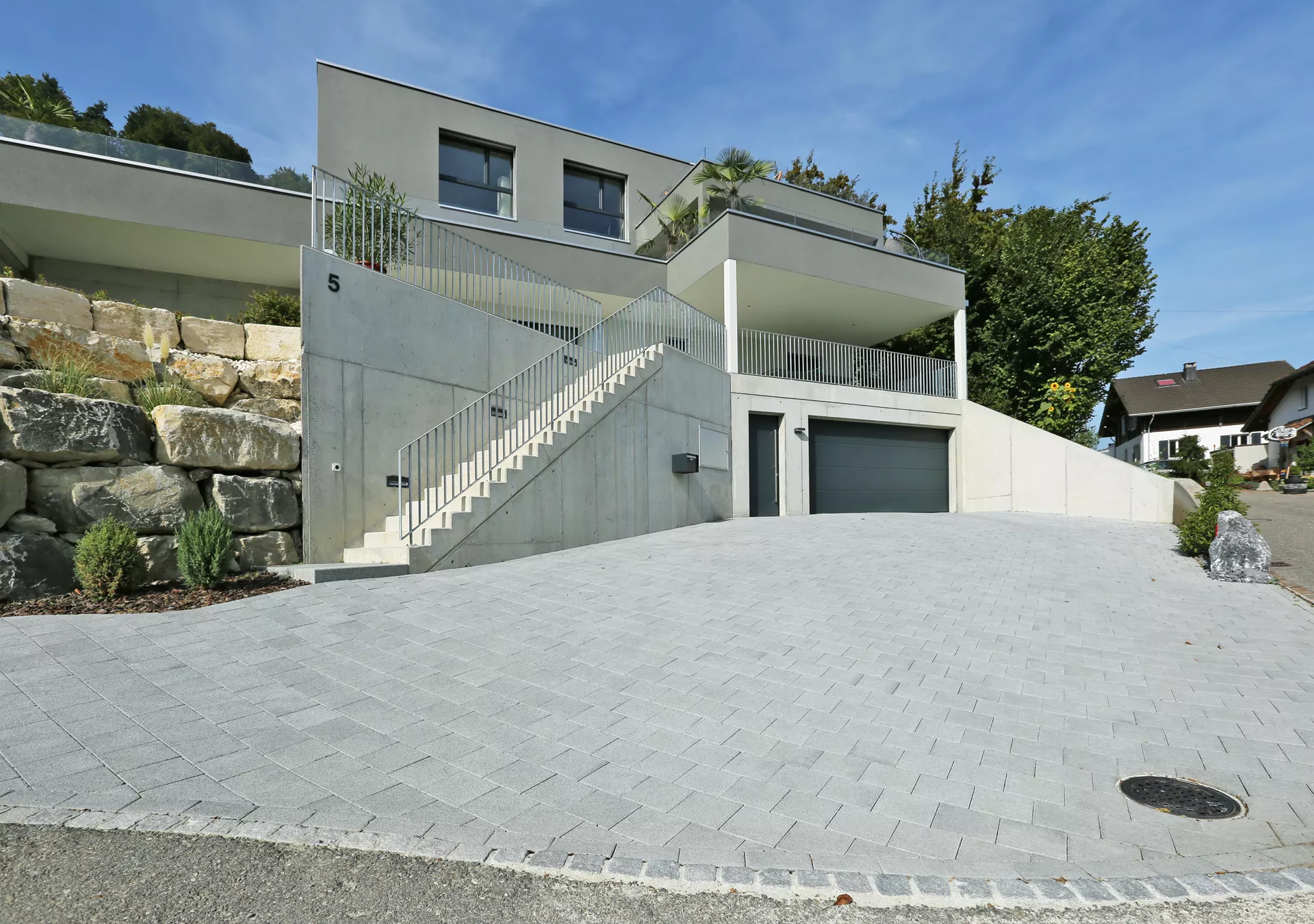 CARENA Sickerstein fino mit Nocken grau haufwerksporig gefast L 25 cm B 25 cm H 8 cm