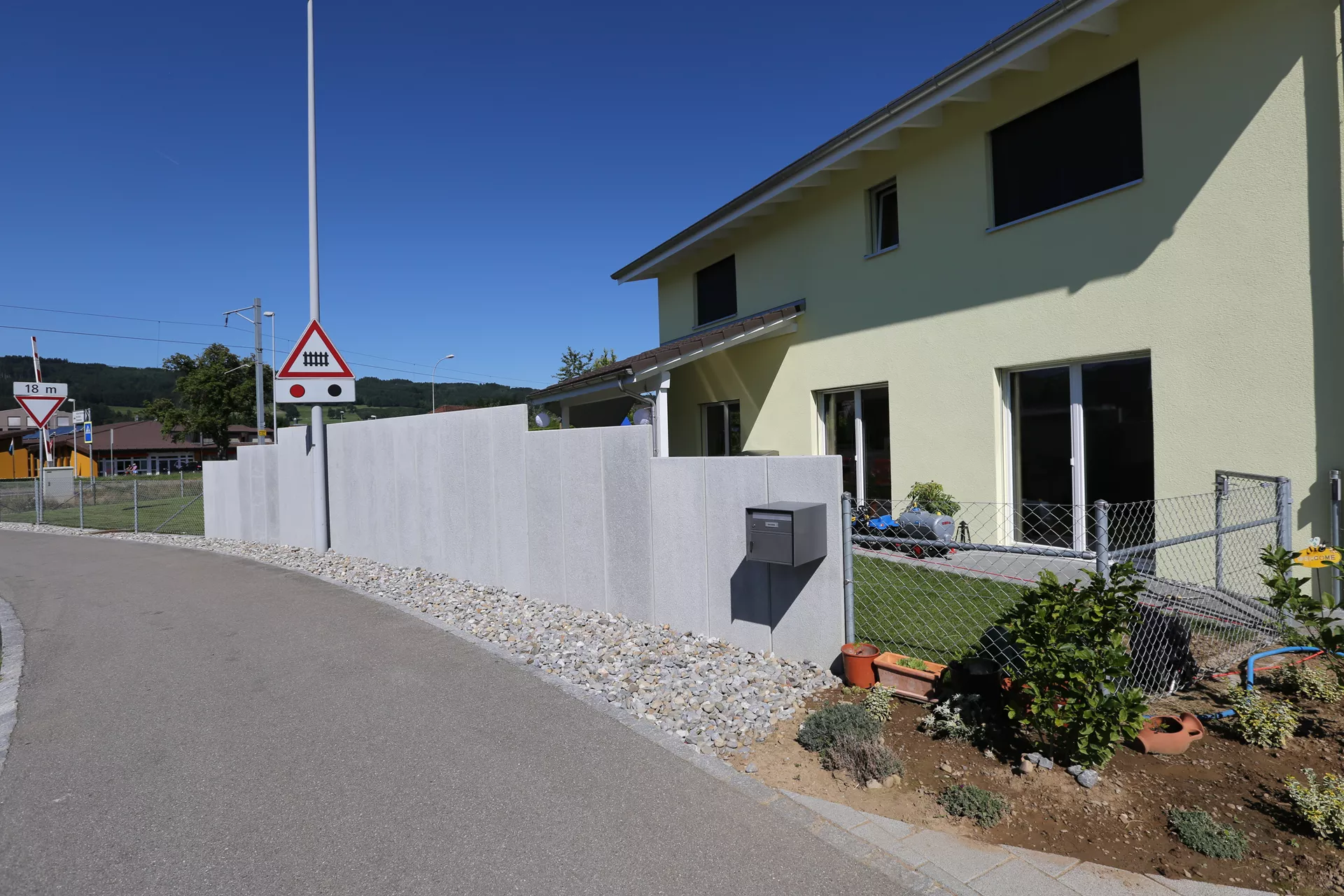 Betonlamelle bewehrt grau gefast 1-seitig glatt, 1-seitig abgerieben L 50 cm B 6 cm H 250 cm