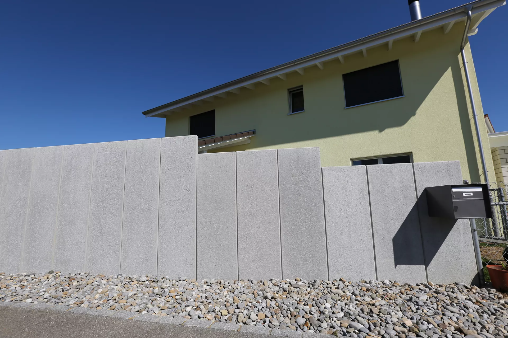 Betonlamelle bewehrt grau gefast 1-seitig glatt, 1-seitig abgerieben L 50 cm B 6 cm H 250 cm