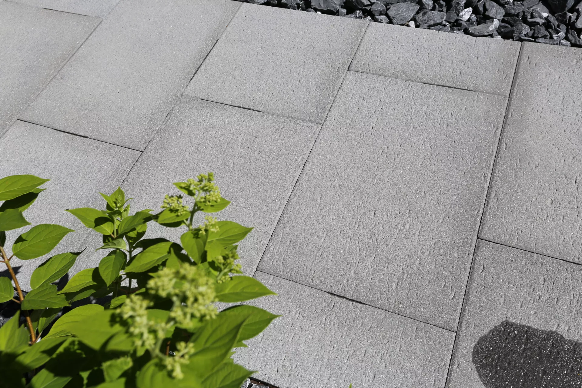 STRUKTURA Gehwegplatte mit Travertinstruktur anthrazit strukturiert gestrahlt gefast L 60 cm B 40 cm H 4 cm