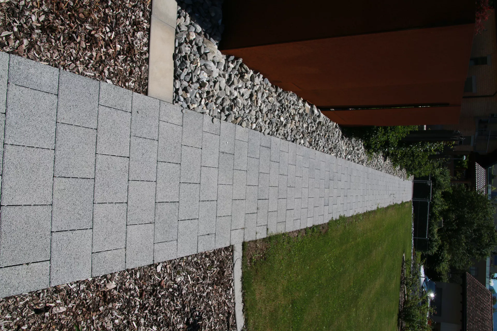 CARENA Sickerstein fino mit Nocken grau haufwerksporig gefast L 25 cm B 25 cm H 6 cm