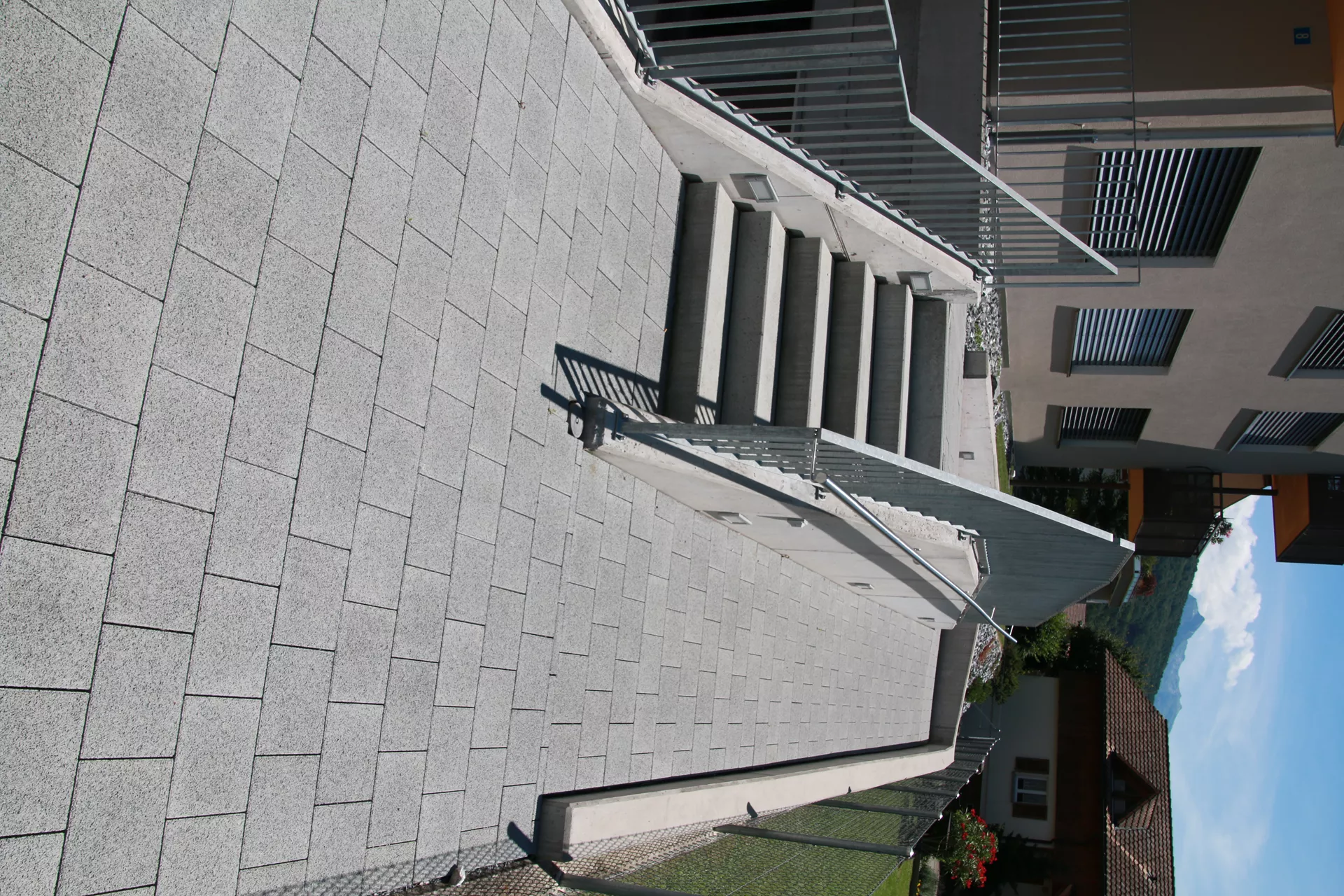 CARENA Sickerstein fino mit Nocken grau haufwerksporig gefast L 12.5 cm B 12.5 cm H 8 cm