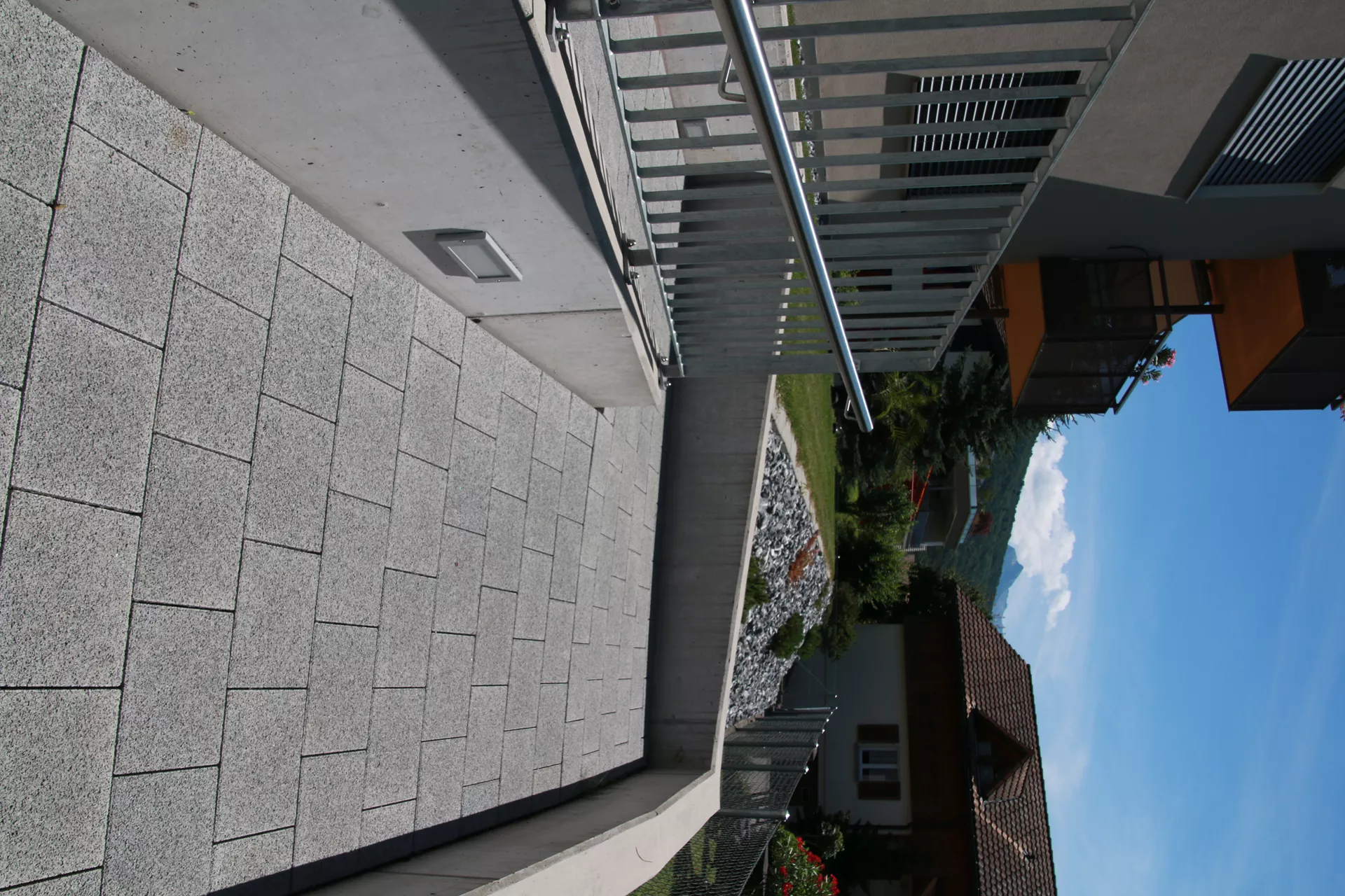 CARENA Sickerstein fino mit Nocken grau haufwerksporig gefast L 12.5 cm B 12.5 cm H 8 cm